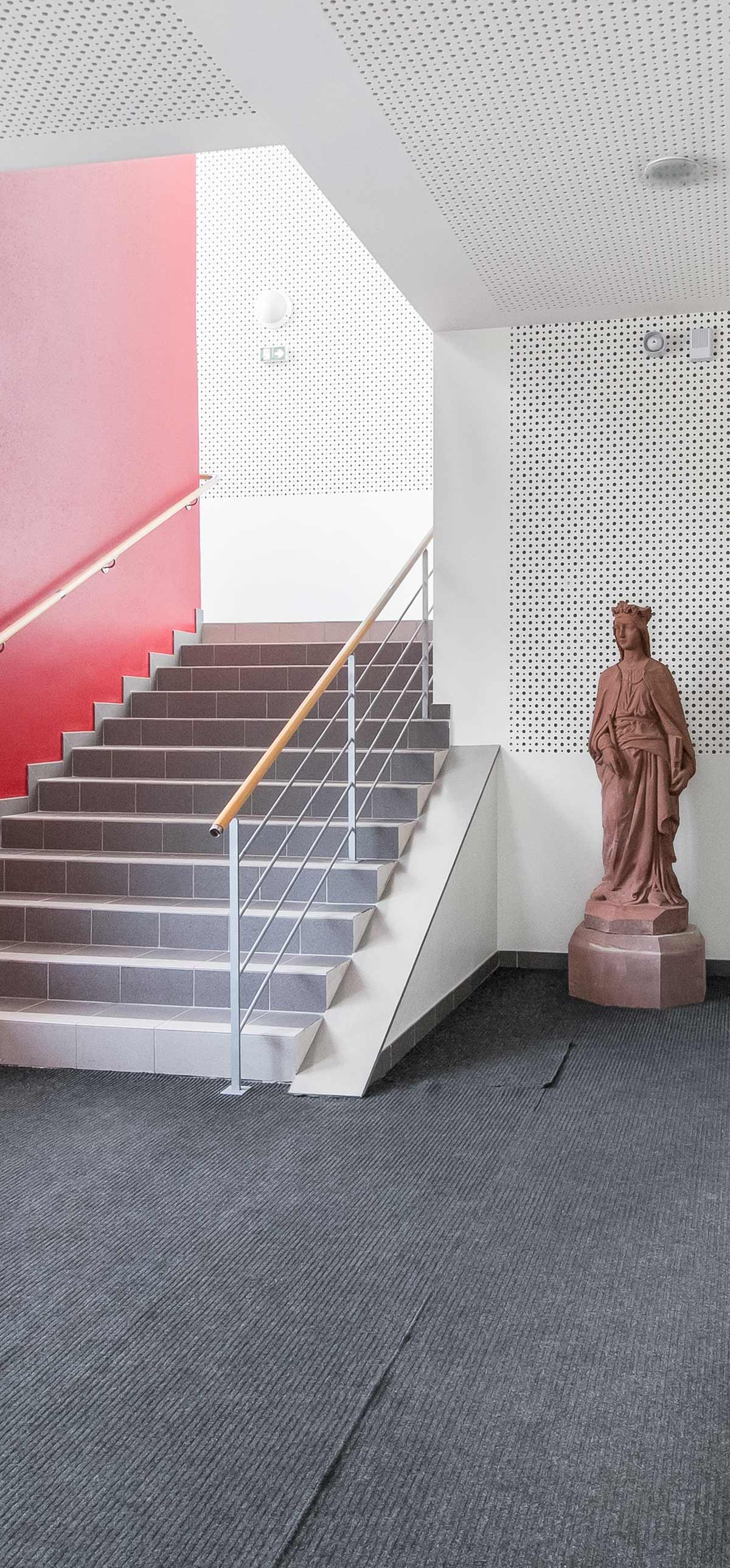 escalier et statue