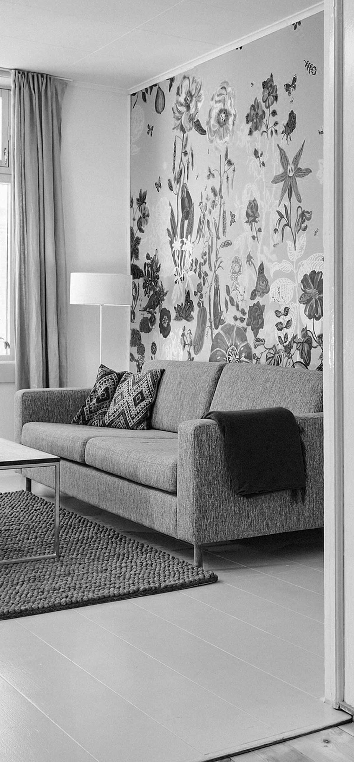 canape avec toile au mur